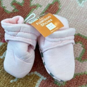 Baby booties size 6-12 month NWT
